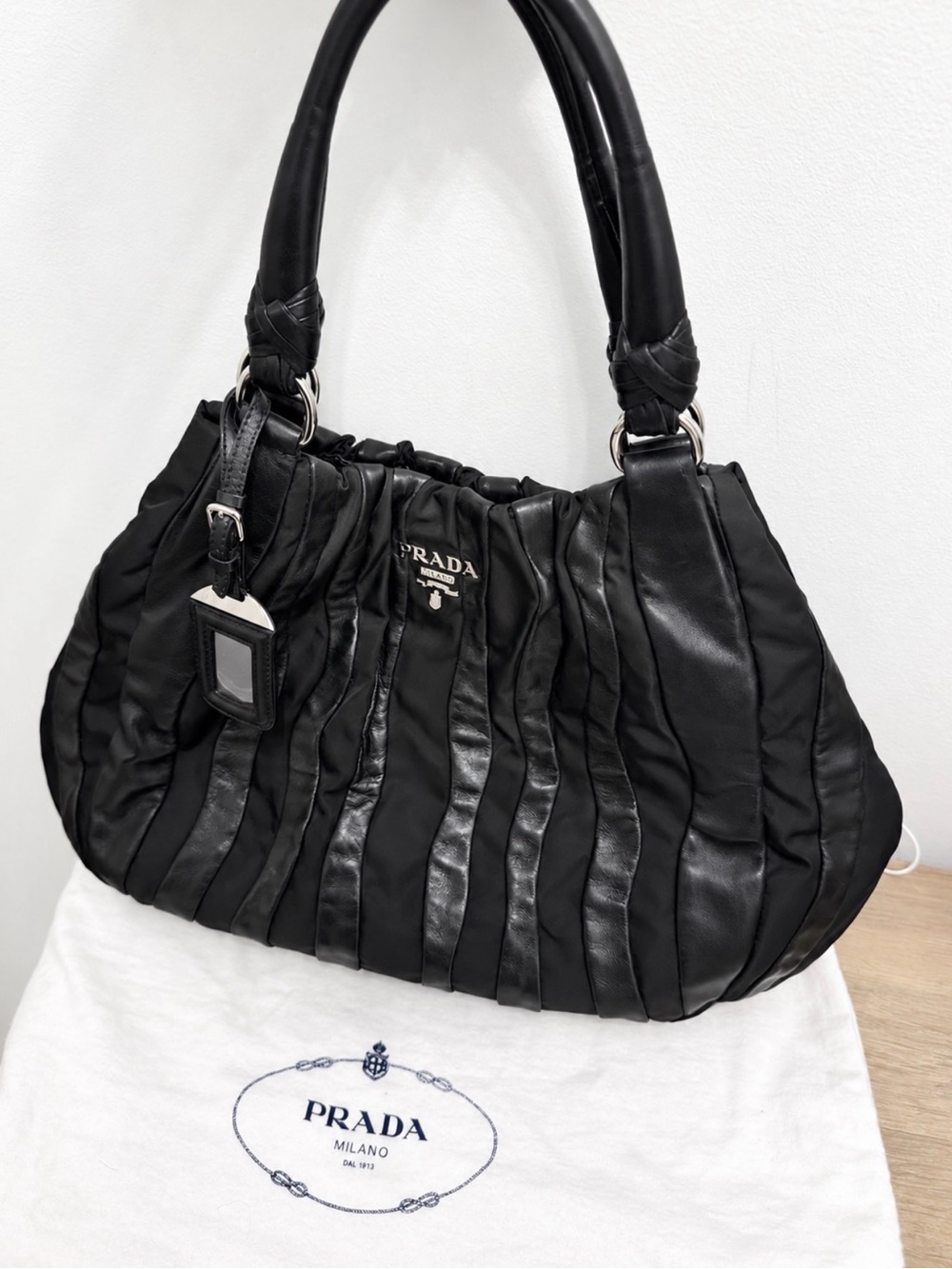 ❤️Authentic Prada leather &nylon with dustbag cards COA BR3 like new condition